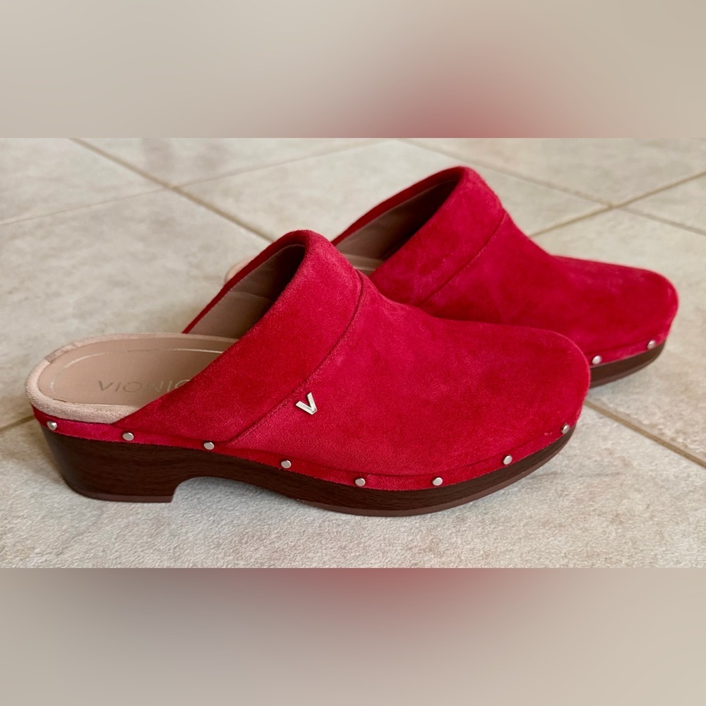 Vionic Kacie Bright Red Suede Studded Clogs Mules Orthotic Support, Size 9, EUC